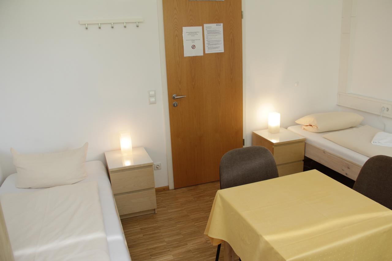 Hostel Carl *