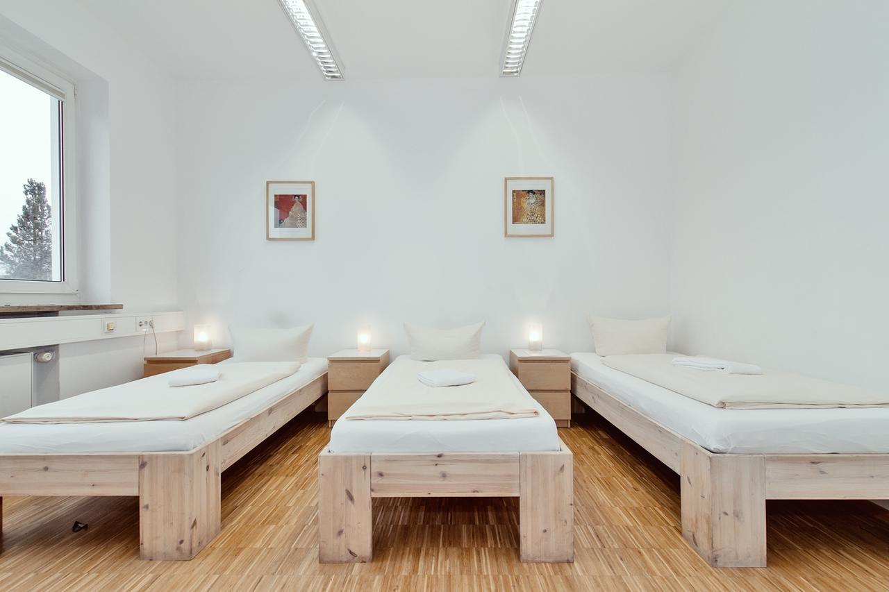 Hostel Carl *